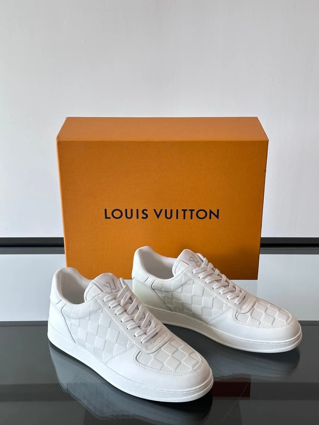Louis Vuitton Men White Leather Sneakers product view 5