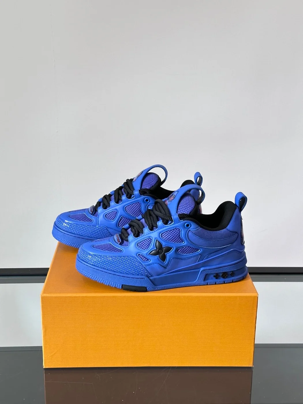 Louis Vuitton Men Blue Mesh And Leather Sneakers product view 3