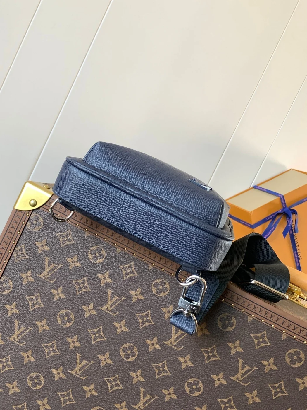 Louis Vuitton Avenue Slingbag 31 In Navy Blue Taiga Leather Bag product view 6