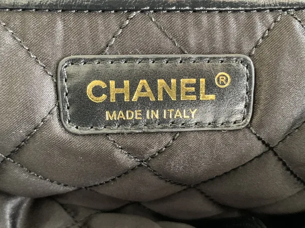 Chanel 22 Small Handbag in Black product view 6