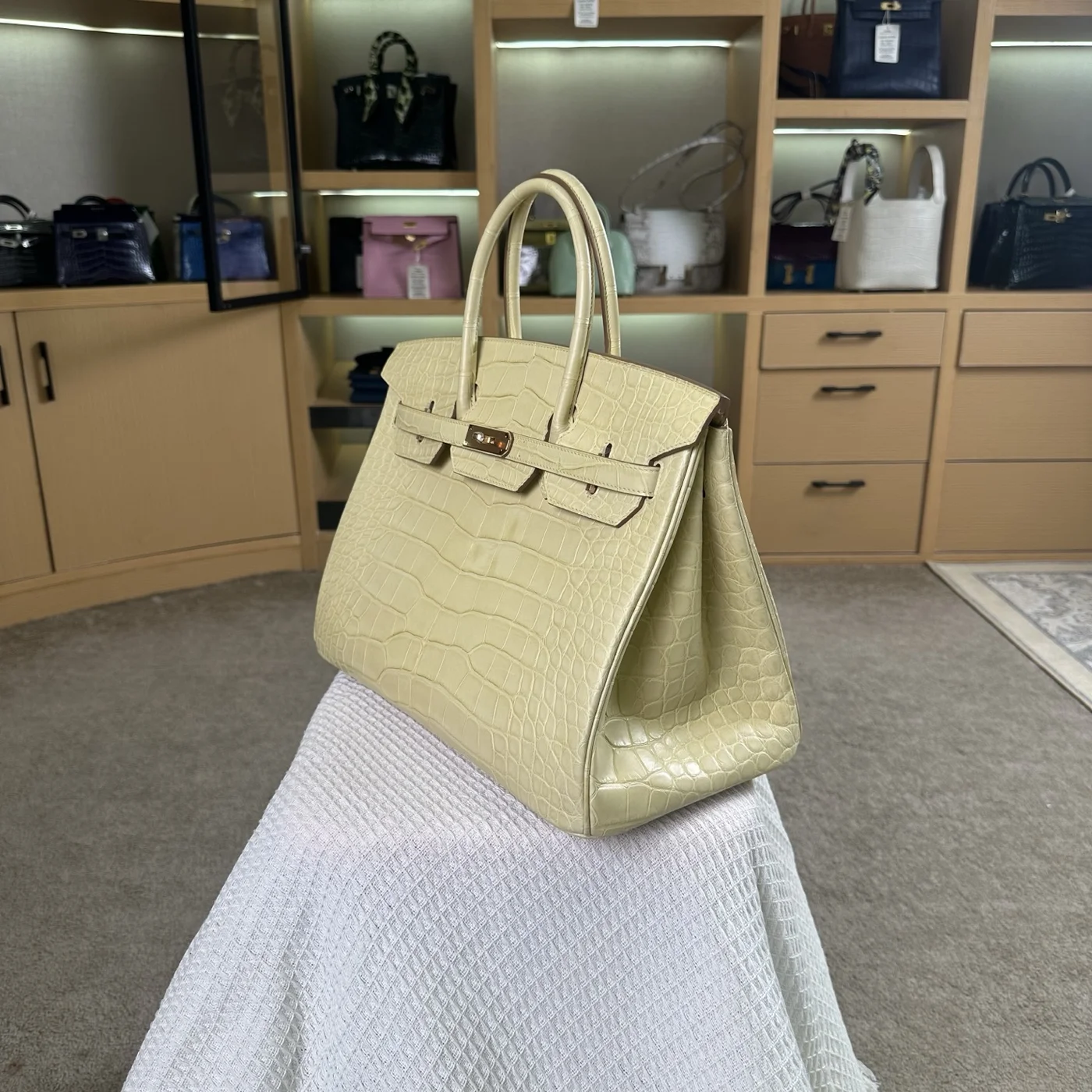 Hermès Birkin 35 cm Crocodile Leather Gold Hardware Bag product view 3