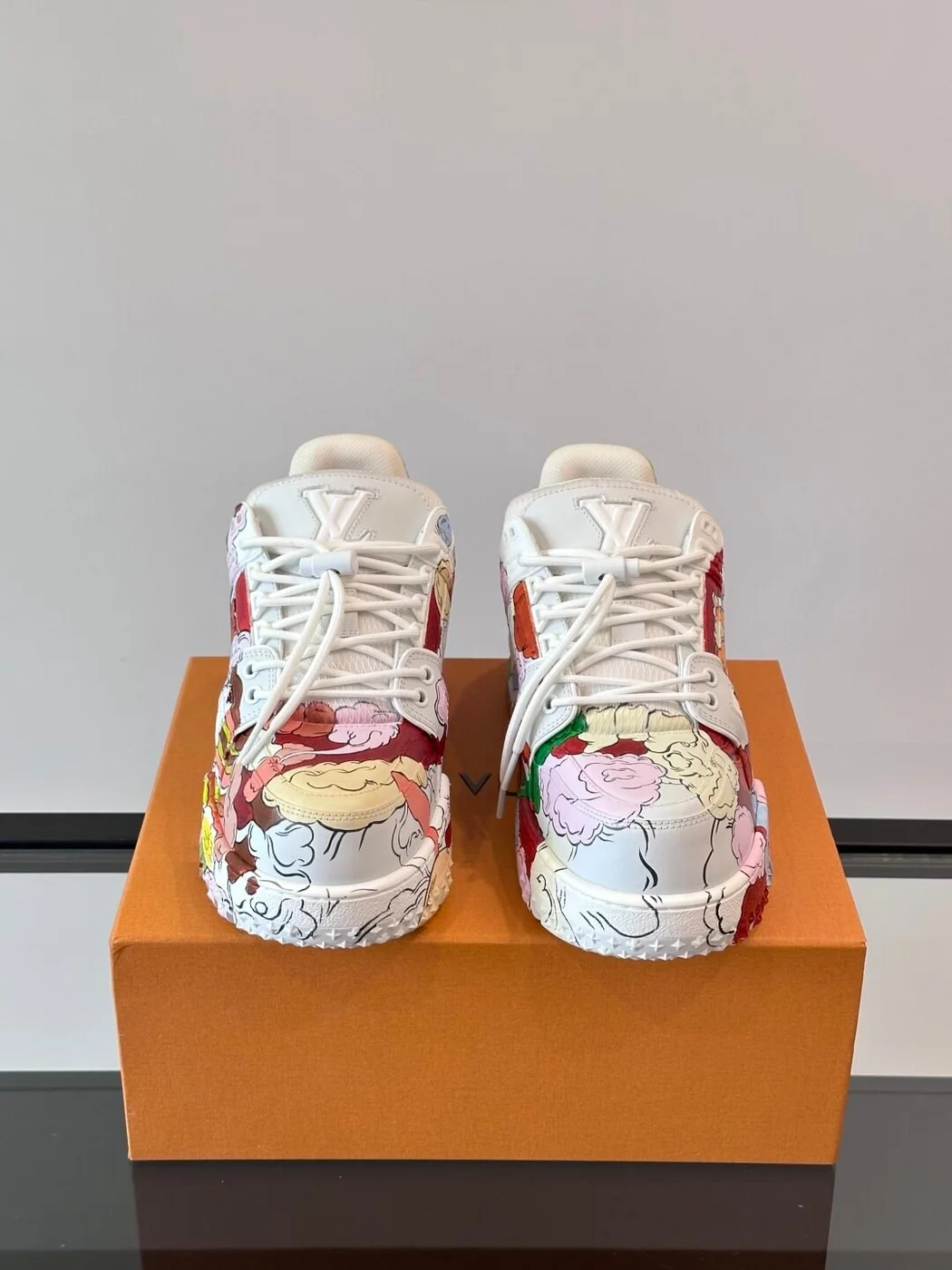 Louis Vuitton Men White Multicolor Leather Sneakers product view 2