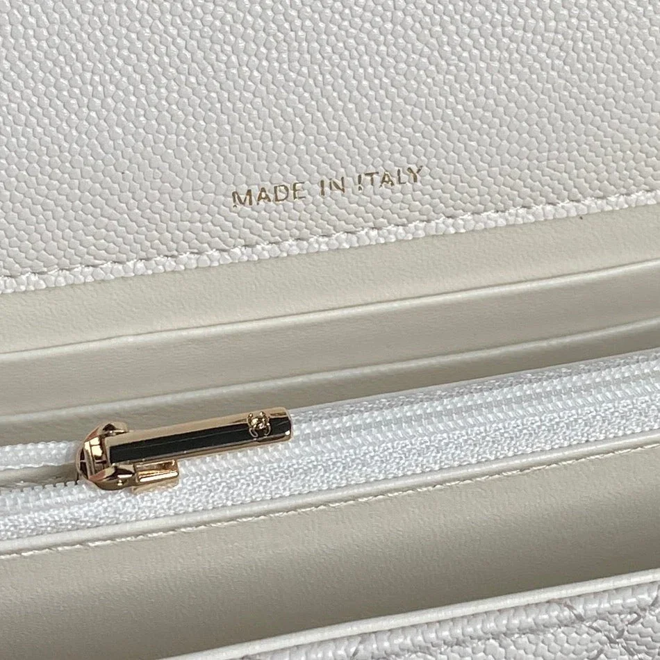 Chanel 25C Flap Bag 18 In White Shiny Grained Calfskin Gold Hardware product view 9