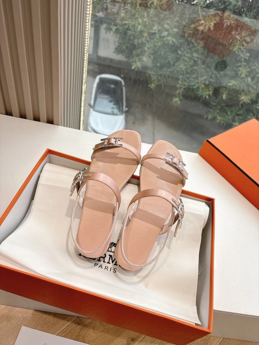 Hermès Women Beige Leather Strappy Sandals product view 4