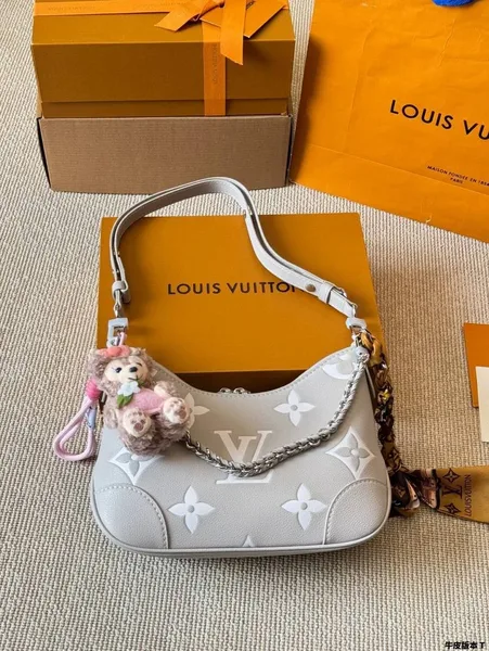 Louis Vuitton Boulogne PM handbag in Monogram Empreinte product view 4