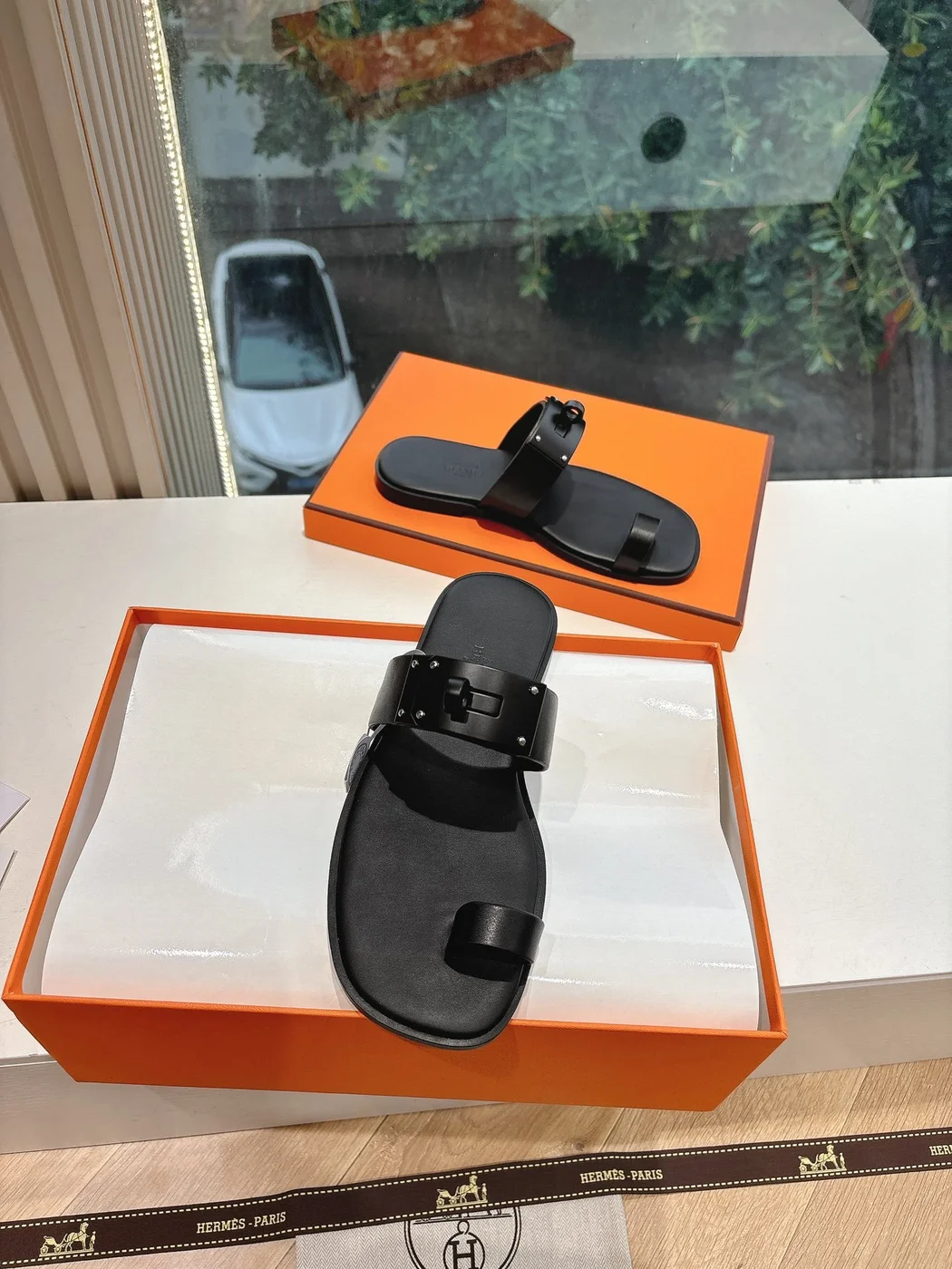 Hermès Women Black Leather Toe Loop Mules product view 4