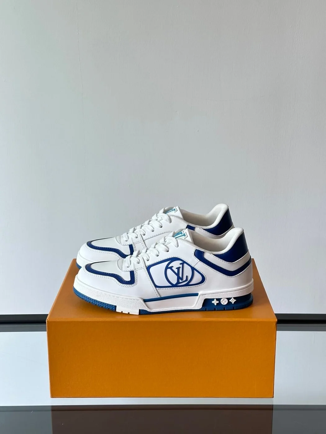 Louis Vuitton Men White Blue Leather Sneakers product view 3