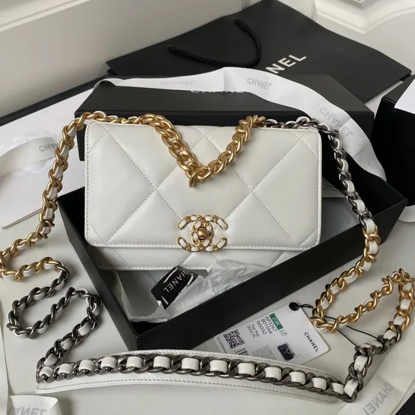 Chanel 19 Woc 19 cm White Lambskin Gold Bag product view 1