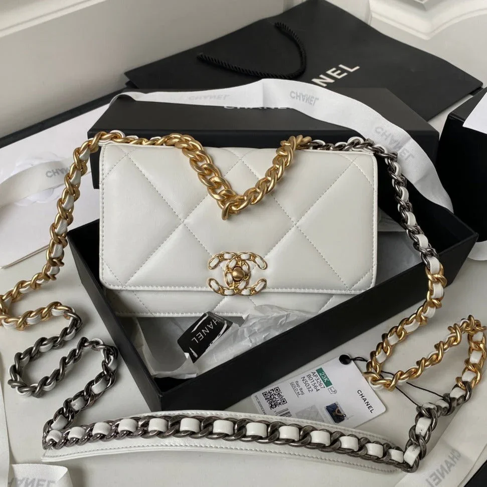 Chanel 19 Woc 19 cm White Lambskin Gold Bag product view 1