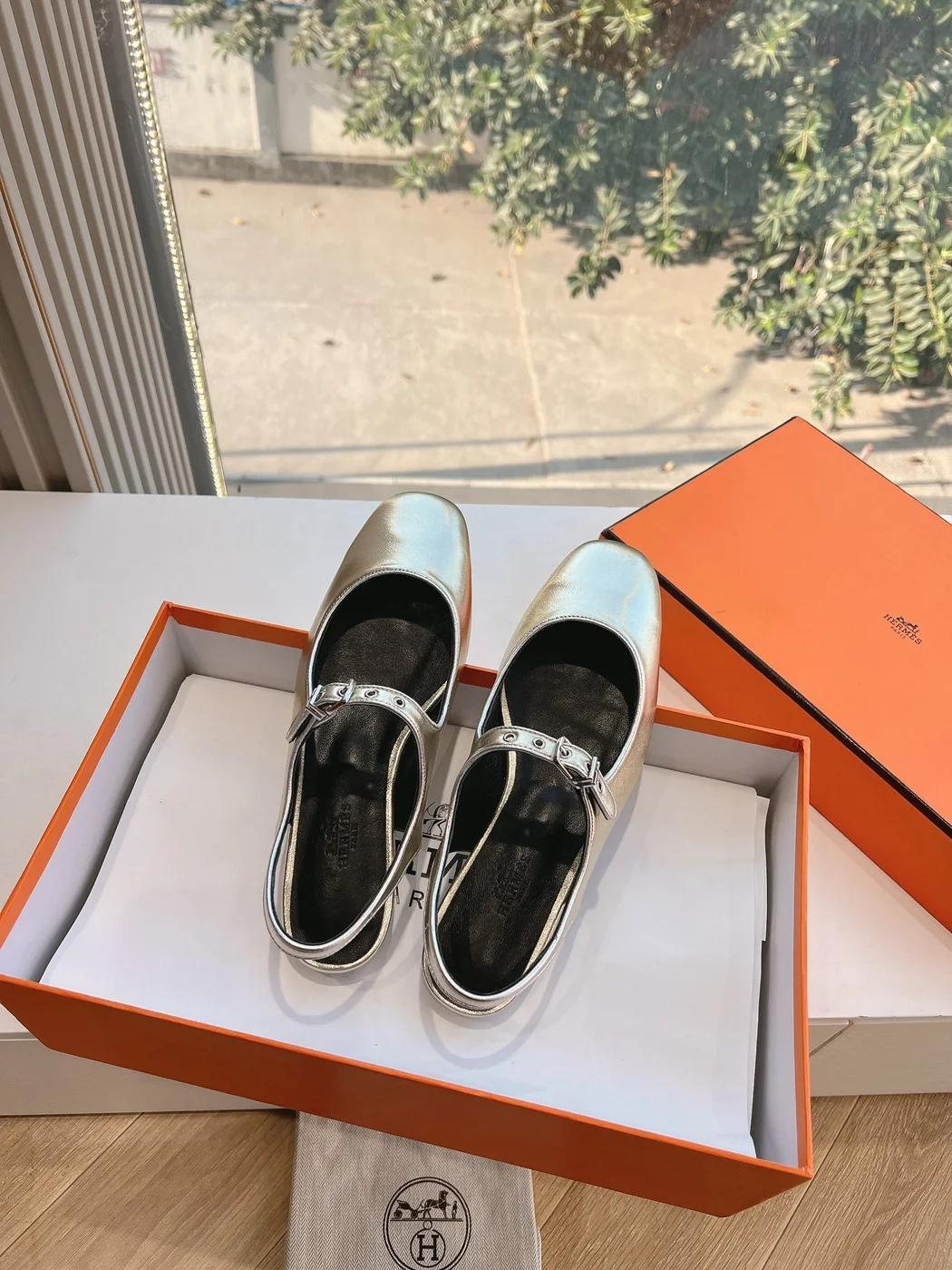 Hermès Women Silver Leather Mary Jane Heels product view 4