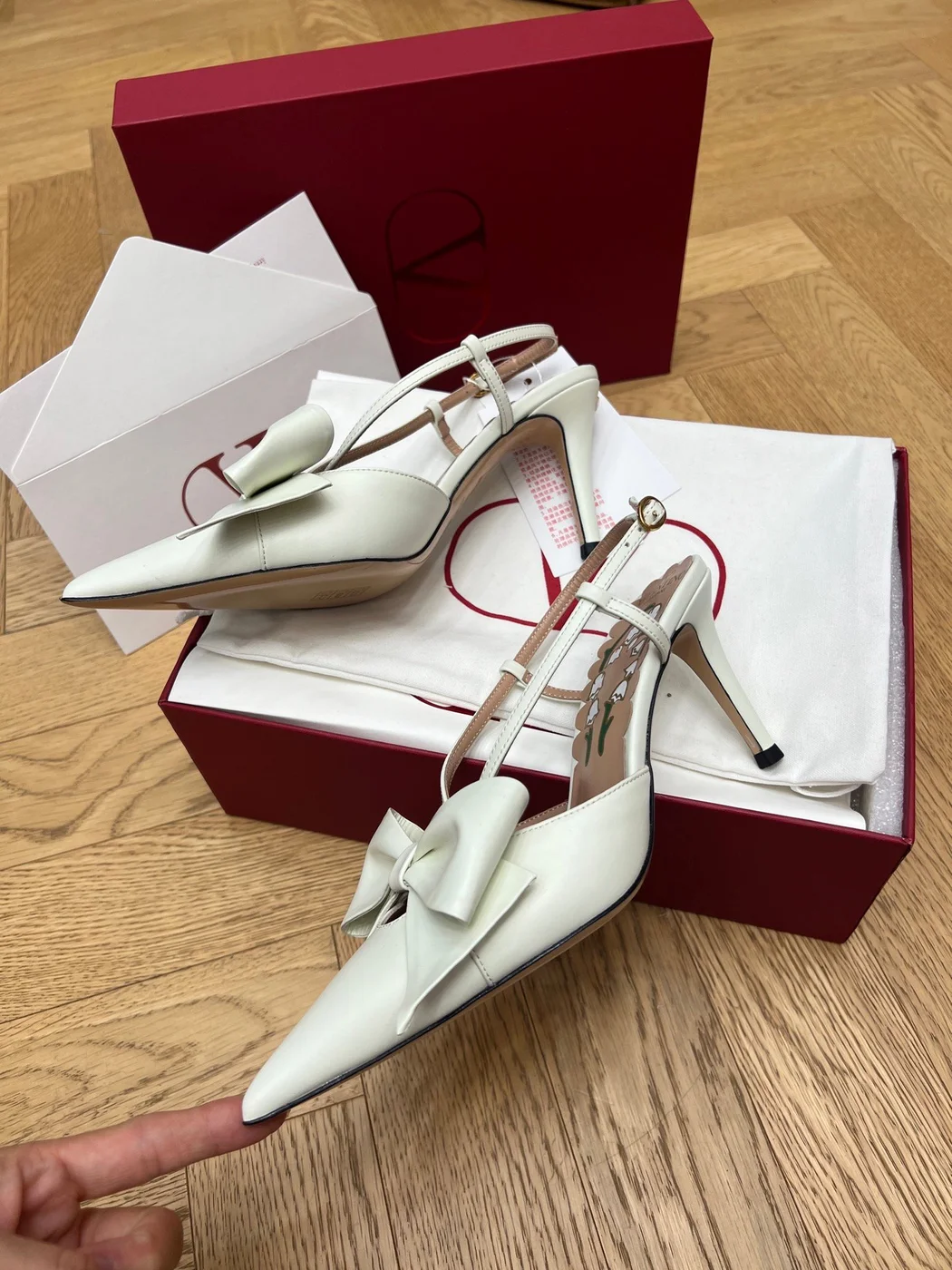 Valentino Women White Leather Bow Accent Pumps product view 4