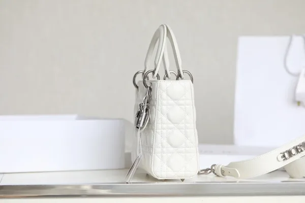Dior My Lady High-end Women’s Handbag White Silver Lock 20×16.5 cm product view 2