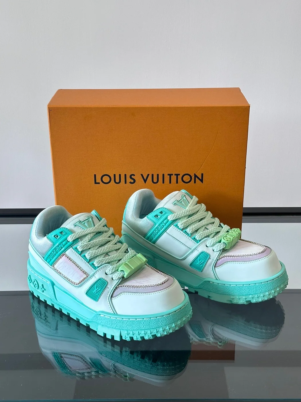 Louis Vuitton Men Mint Green Leather Sneakers product view 5
