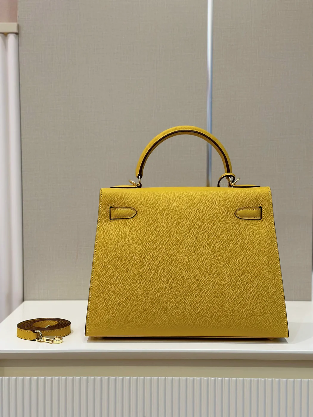 Hermès Kelly 25 Lime Fluo Yellow Epsom Gold Hardware Bag product view 5