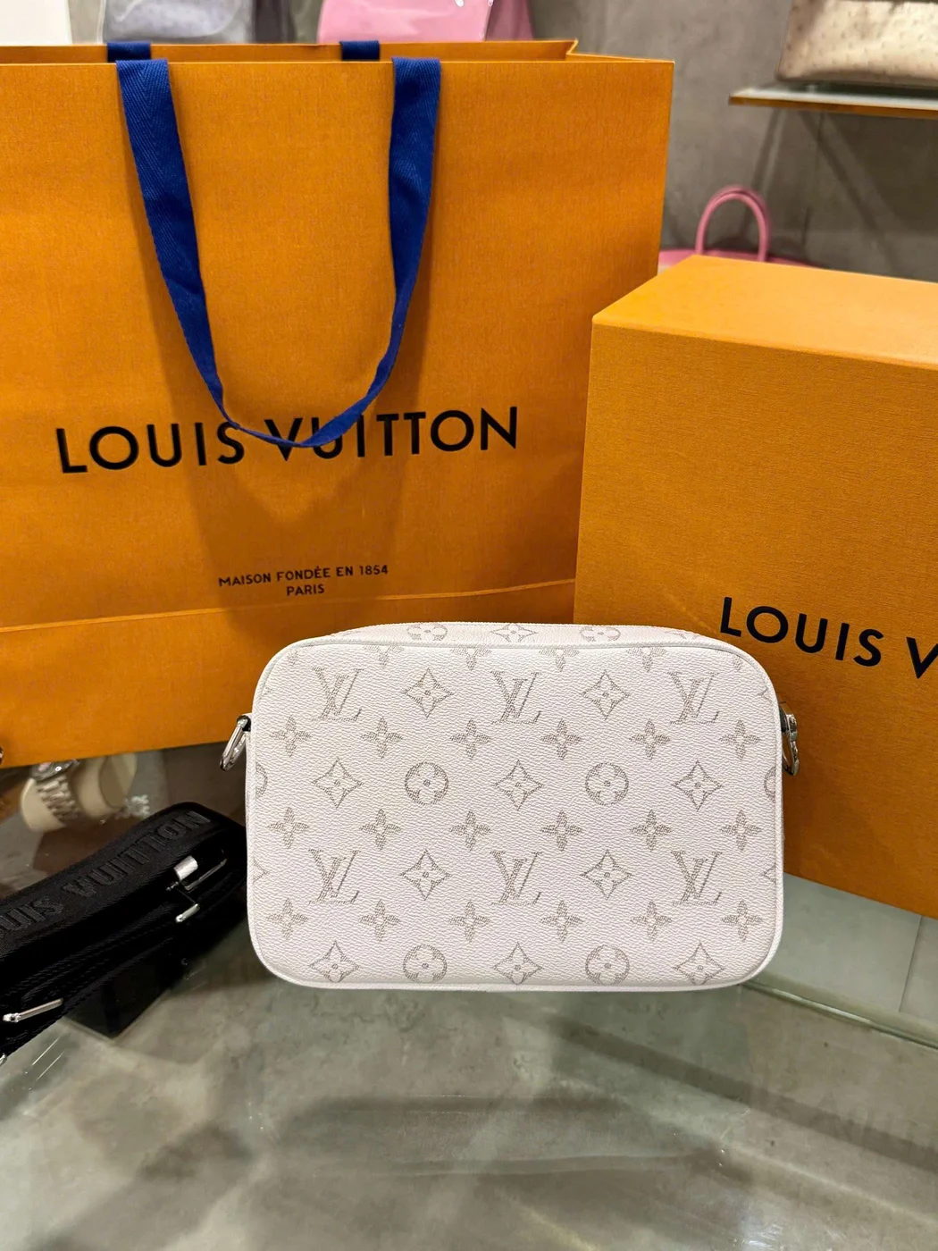 Louis Vuitton Alpha Monogram White Handbag 24x16x8cm product view 3