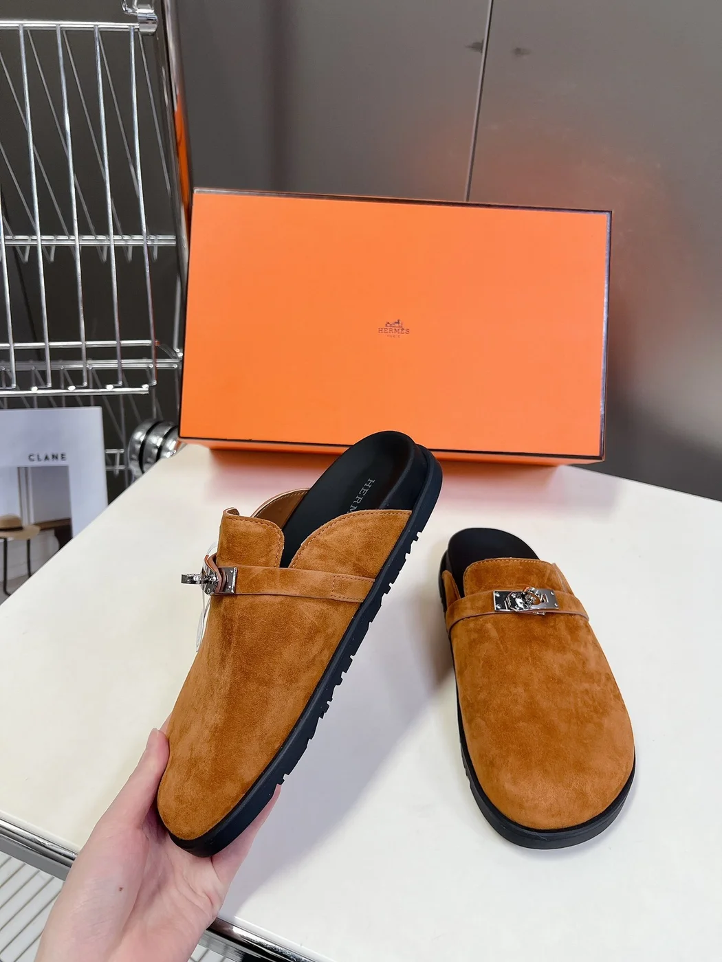 Hermès Women Designer Shoes 015 product view 3