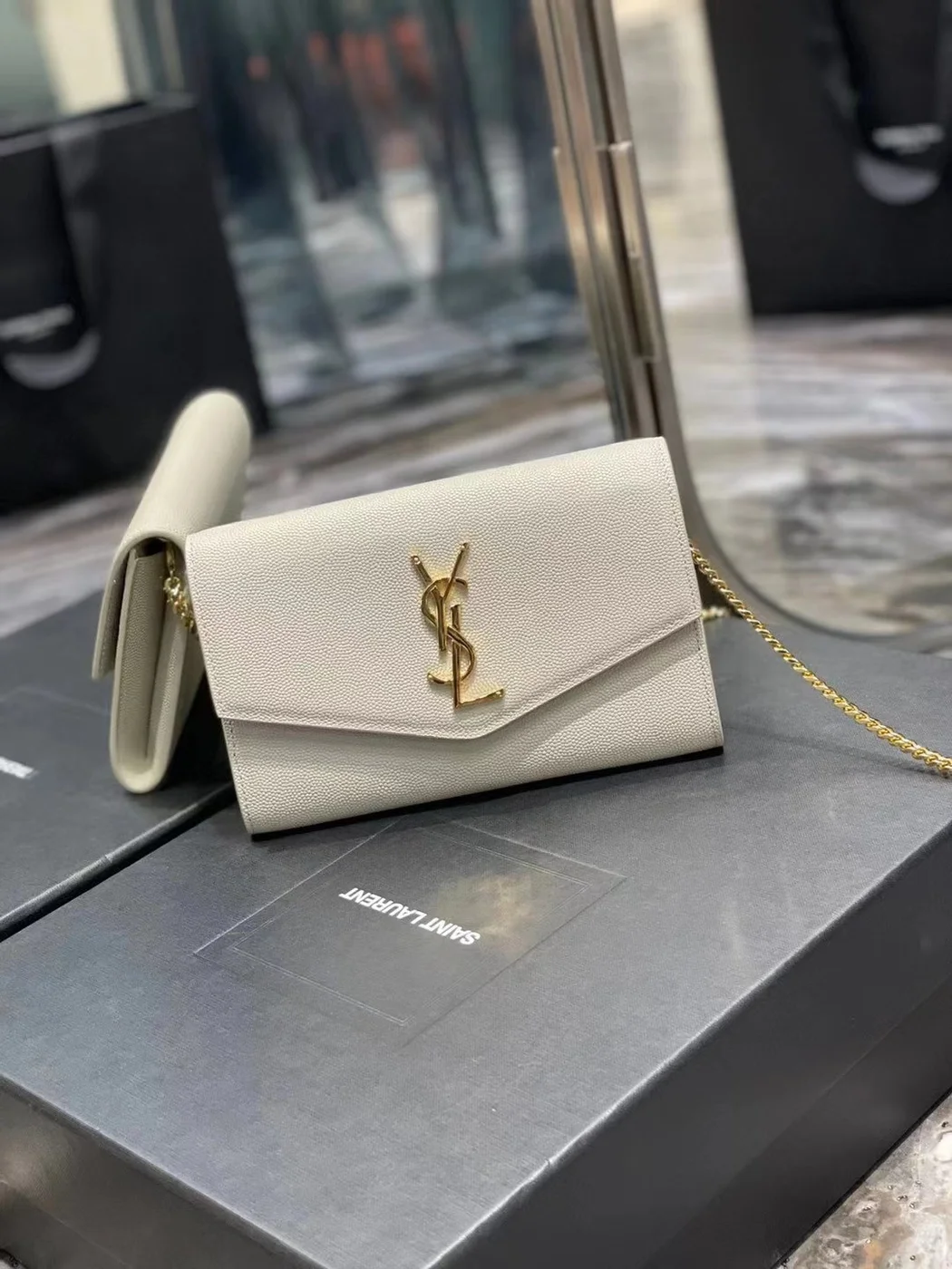 Saint Laurent Grain De Poudre Uptown Chain Wallet White Bag product view 2