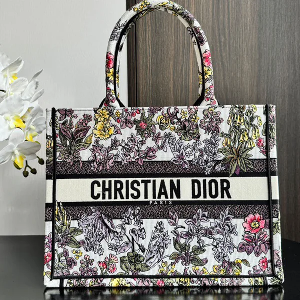 Dior Medium Dior Book Tote product view 1