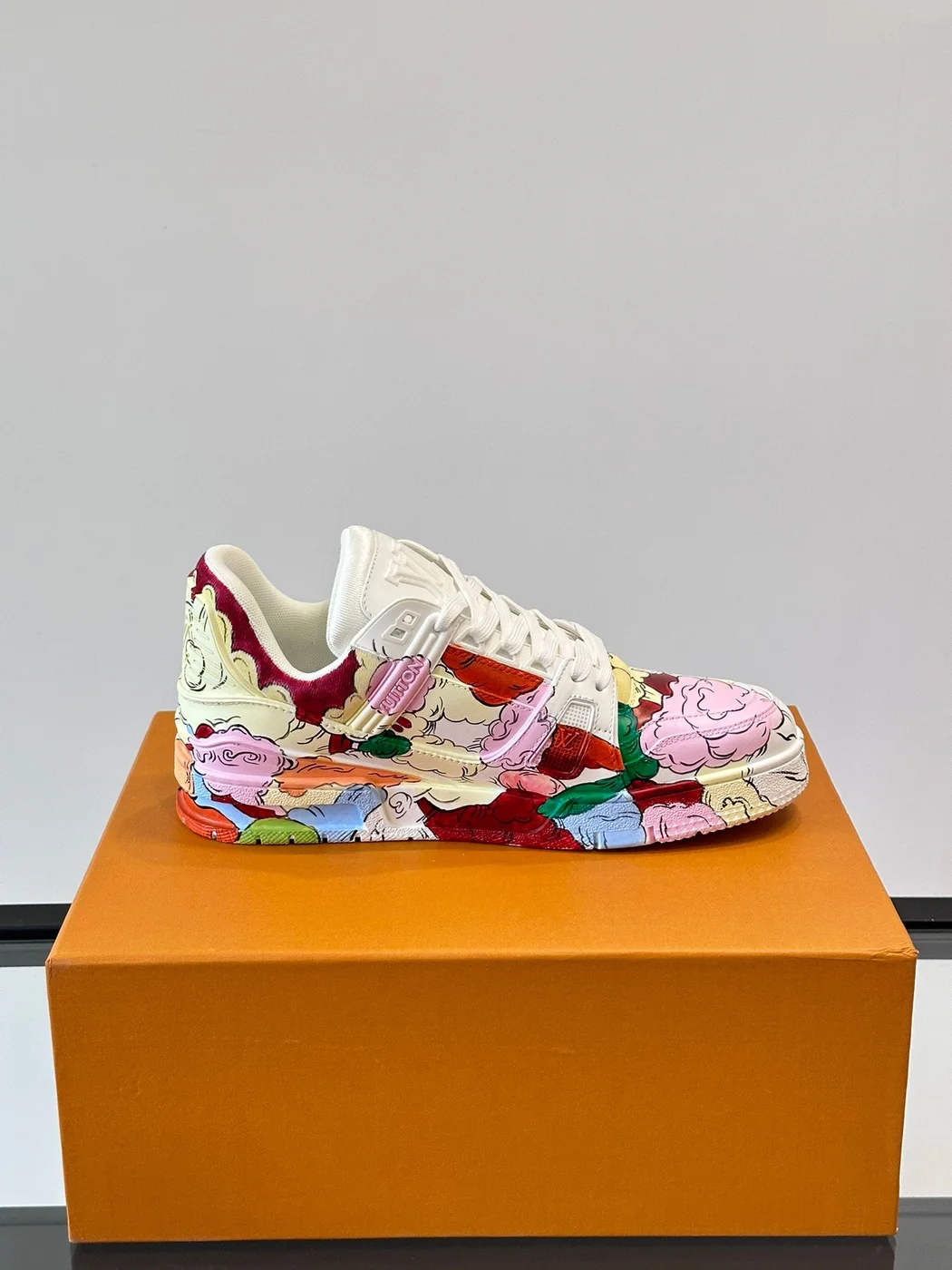 Louis Vuitton Men Multicolor Leather Sneakers product view 4