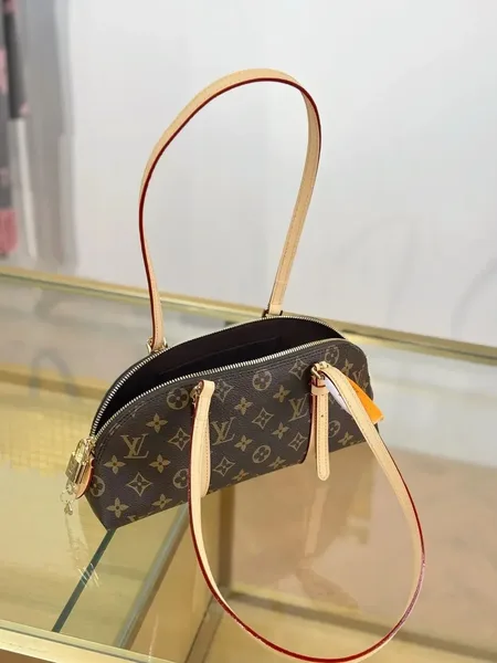 Louis Vuitton Squire East West bag Monogram product view 8