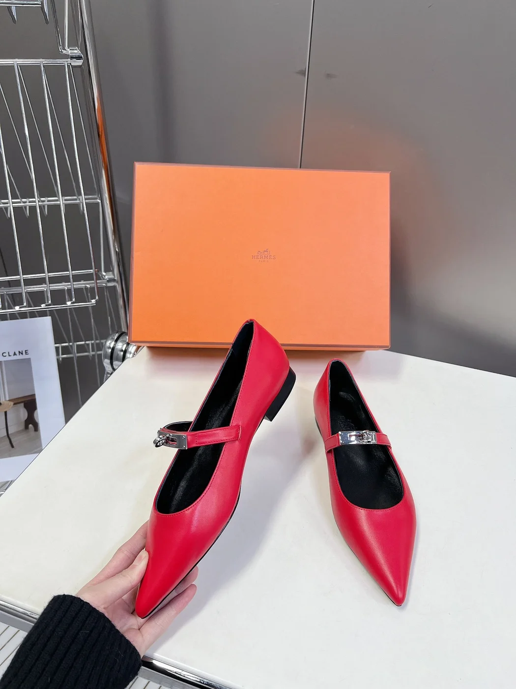 Hermès Women Red Leather Pointed Toe Flats product view 5