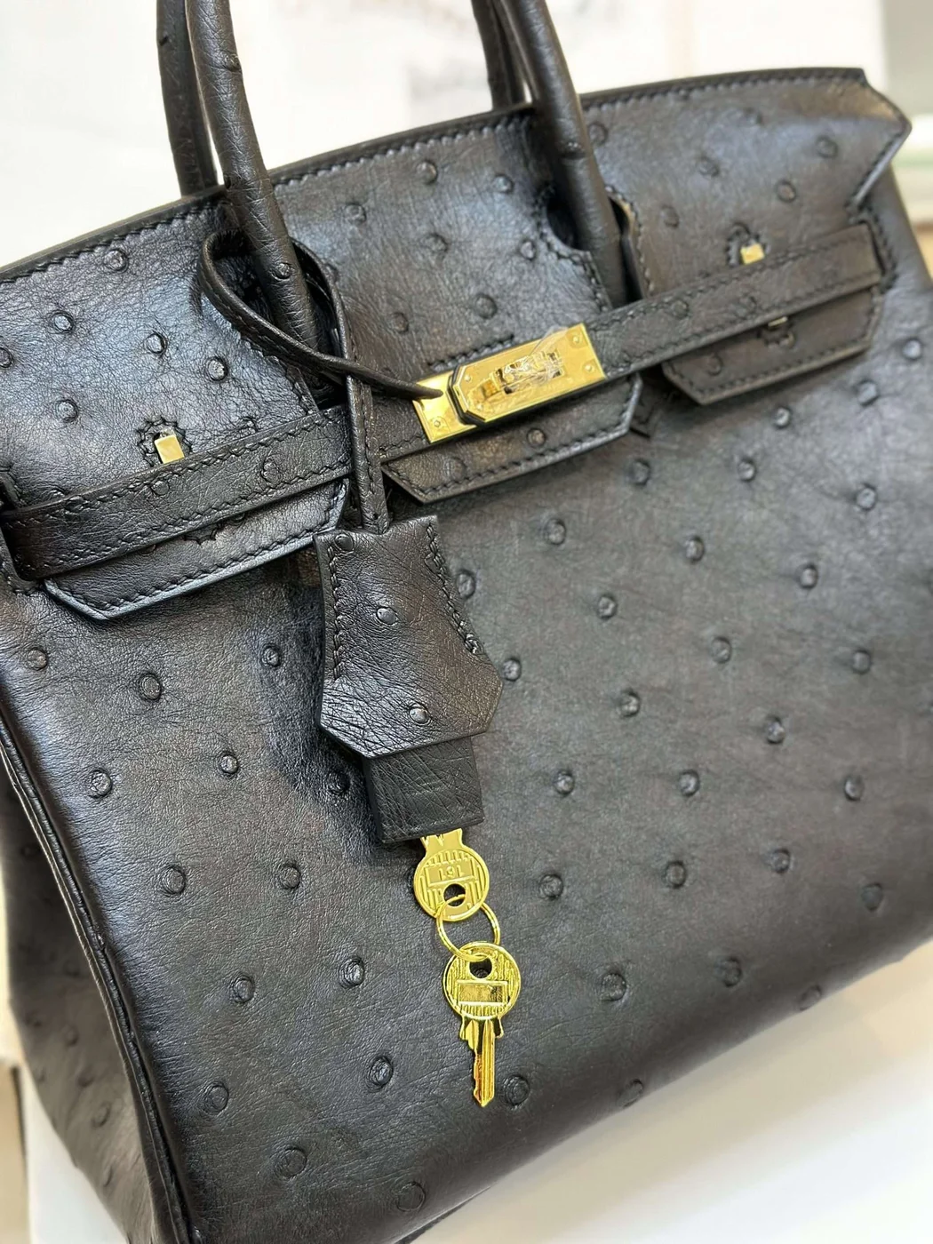 Hermès Birkin 25 Black Ostrich Leather Gold Hardware Bag product view 3