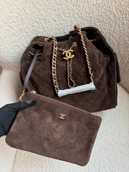 Chanel 25 Medium Chocolate Brown Gold hardware Bag product view 2