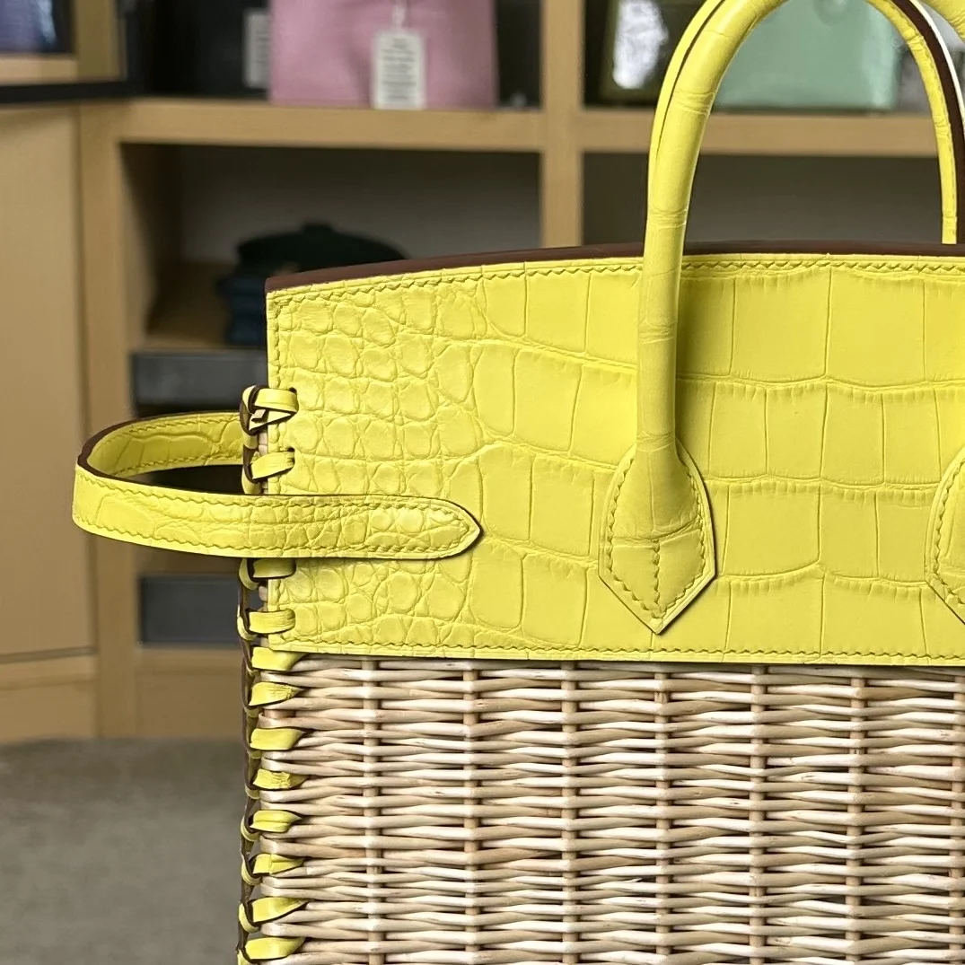 Hermès Birkin 25 cm Amber Yellow Crocodile Leather Bag product view 7