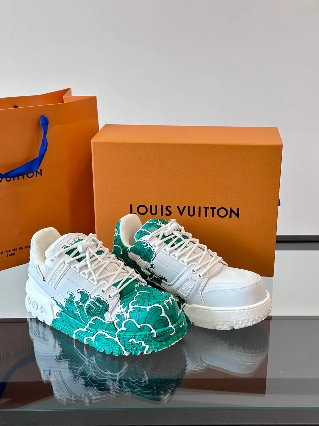 Louis Vuitton Men White Green Leather Sneakers product view 5
