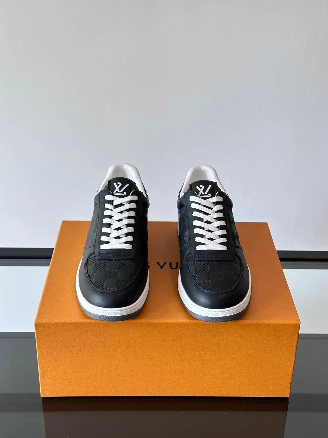 Louis Vuitton Men Black Leather Checkerboard Sneakers product view 2
