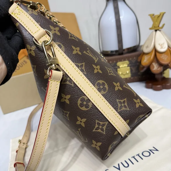 Louis Vuitton Multipass handbag in Monogram canvas product view 5