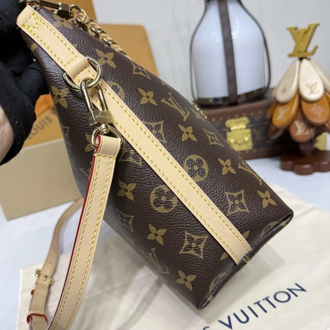 Louis Vuitton Multipass handbag in Monogram canvas product view 5