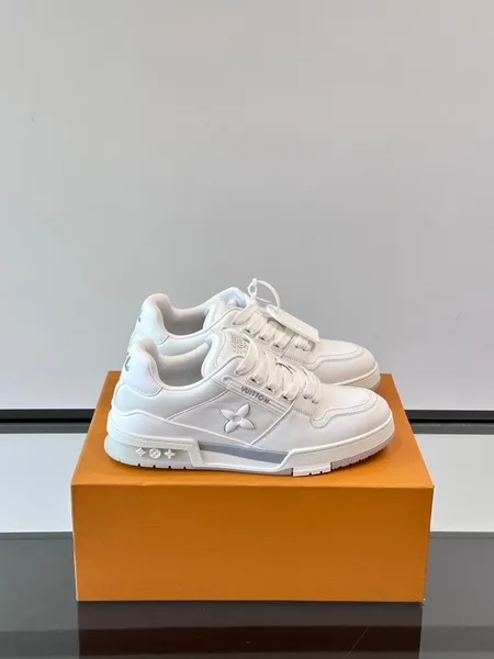 Louis Vuitton Men White Leather Sneakers product photo