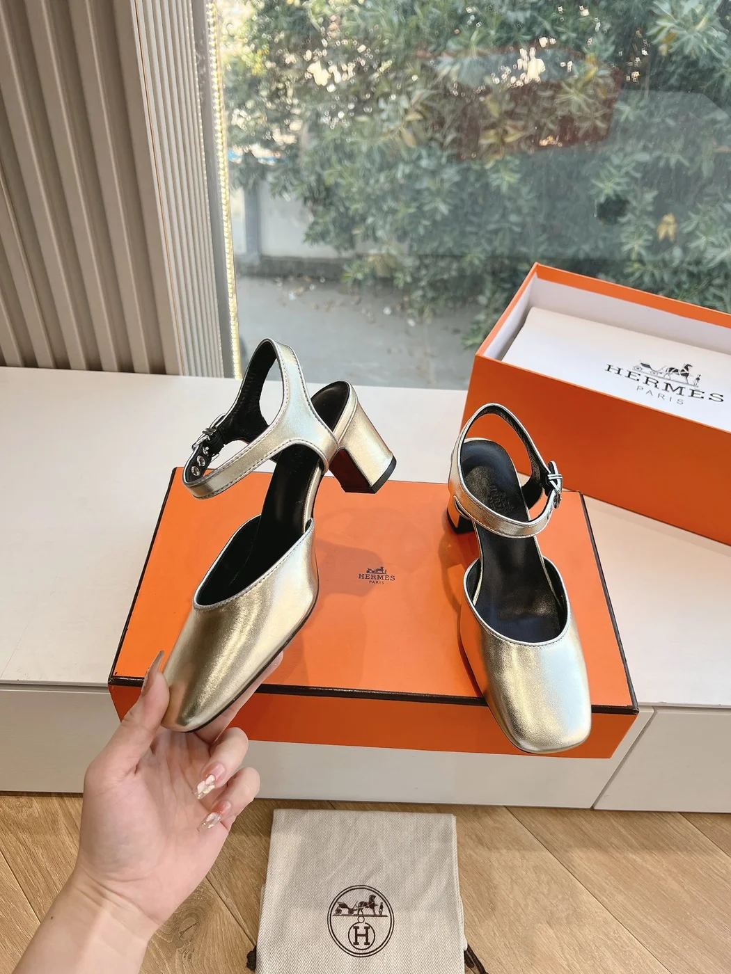 Hermès Women Silver Leather Square Toe Heels product view 6