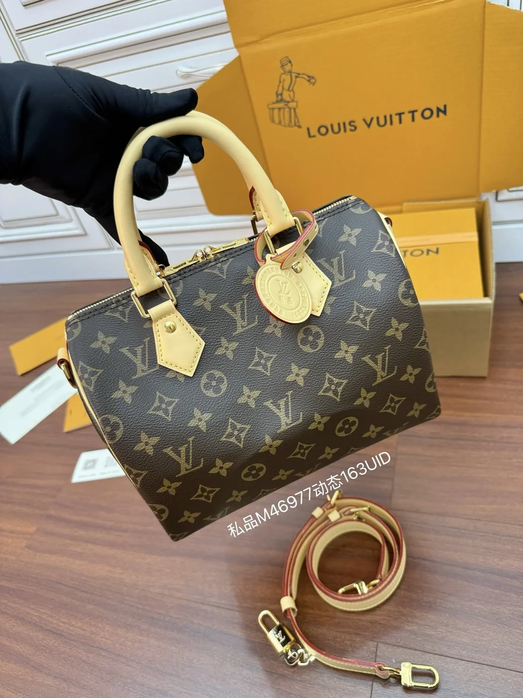 Louis Vuitton Speedy Bandoulière 25 Handbag in Monogram product view 3