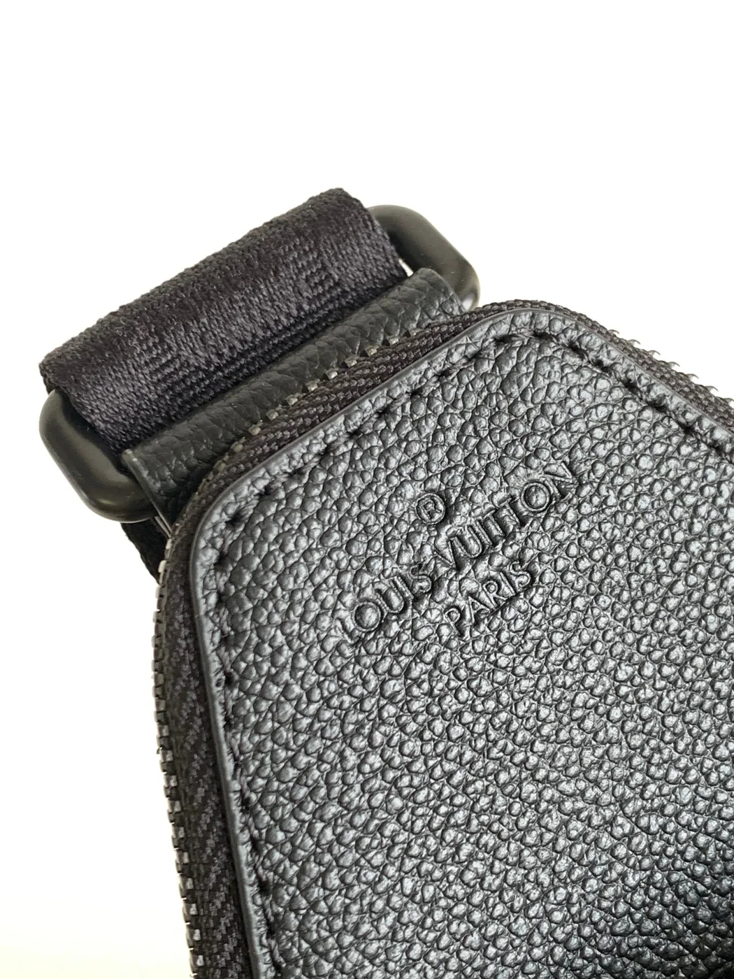 Louis Vuitton Avenue 31 In Black Canvas Calfskin Bag product view 7