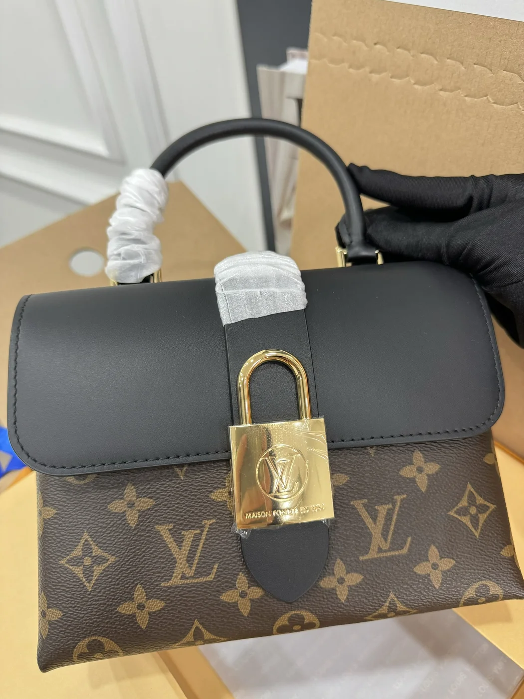 Louis Vuitton Locky BB Monogram Mix Black Brown Handbags 20×7.5x16cm product view 7