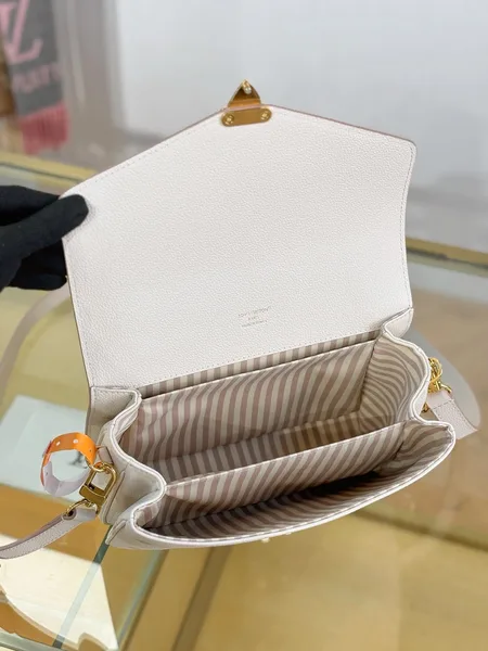 Louis Vuitton Pochette Métis Bag product view 4