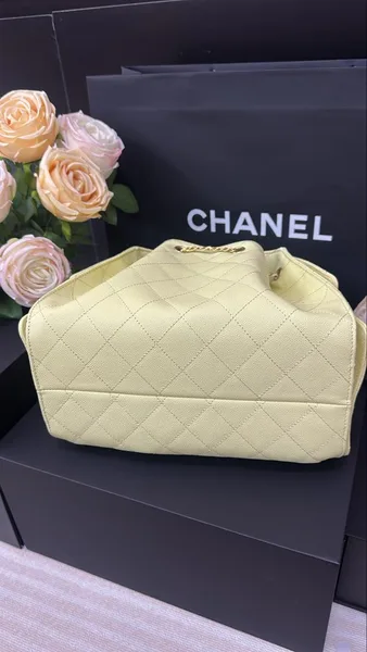 Chanel 25 Handbag 30 In Yellow Cavier Gold Hardware product view 4