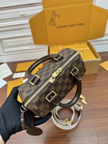 Louis Vuitton Speedy Bandoulière 20 Bag product view 3