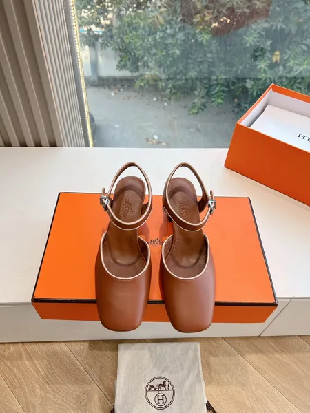 Hermès Women Brown Leather Heels product view 1
