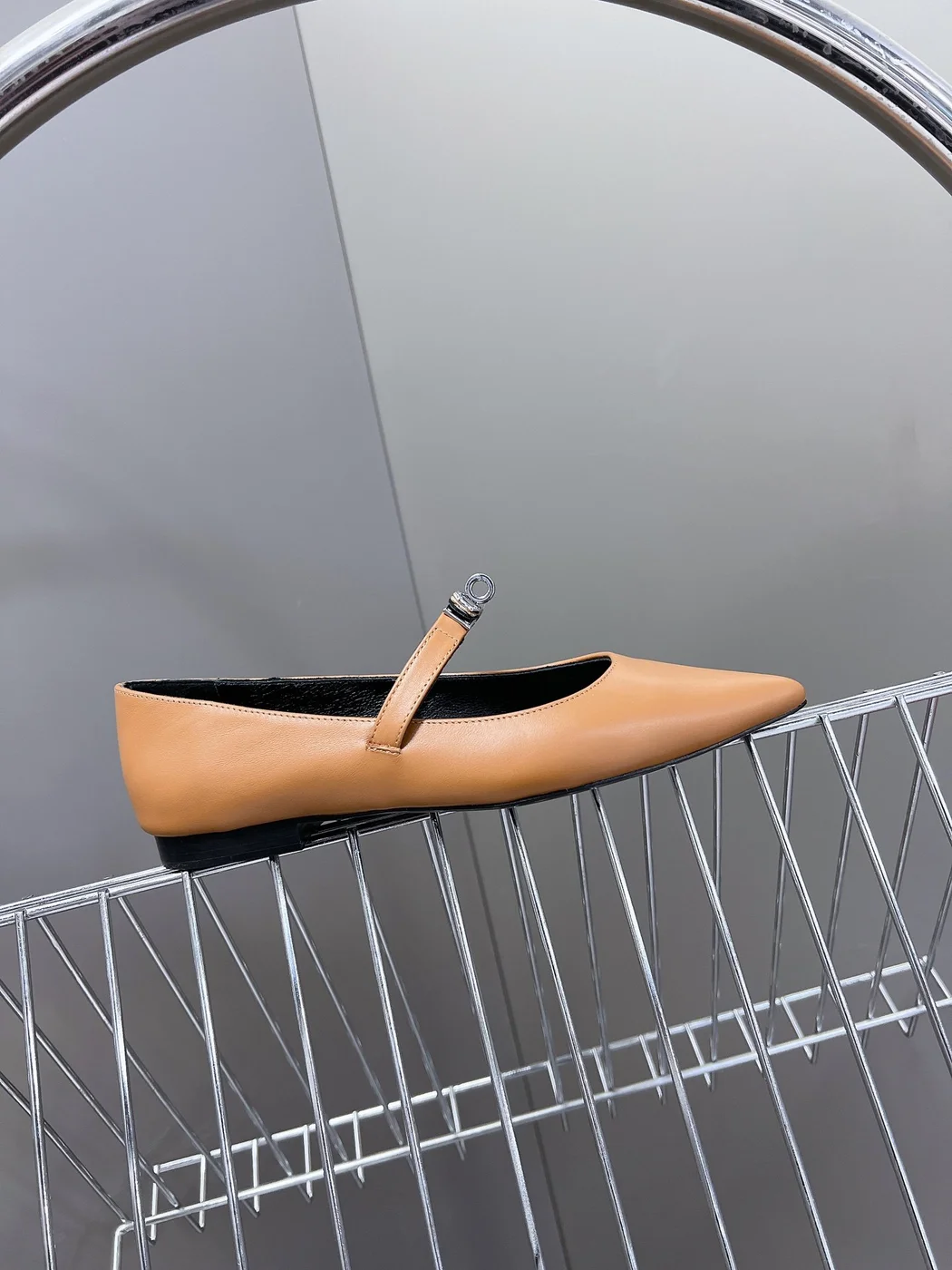 Hermès Women Tan Leather Pointed Toe Flats product view 6