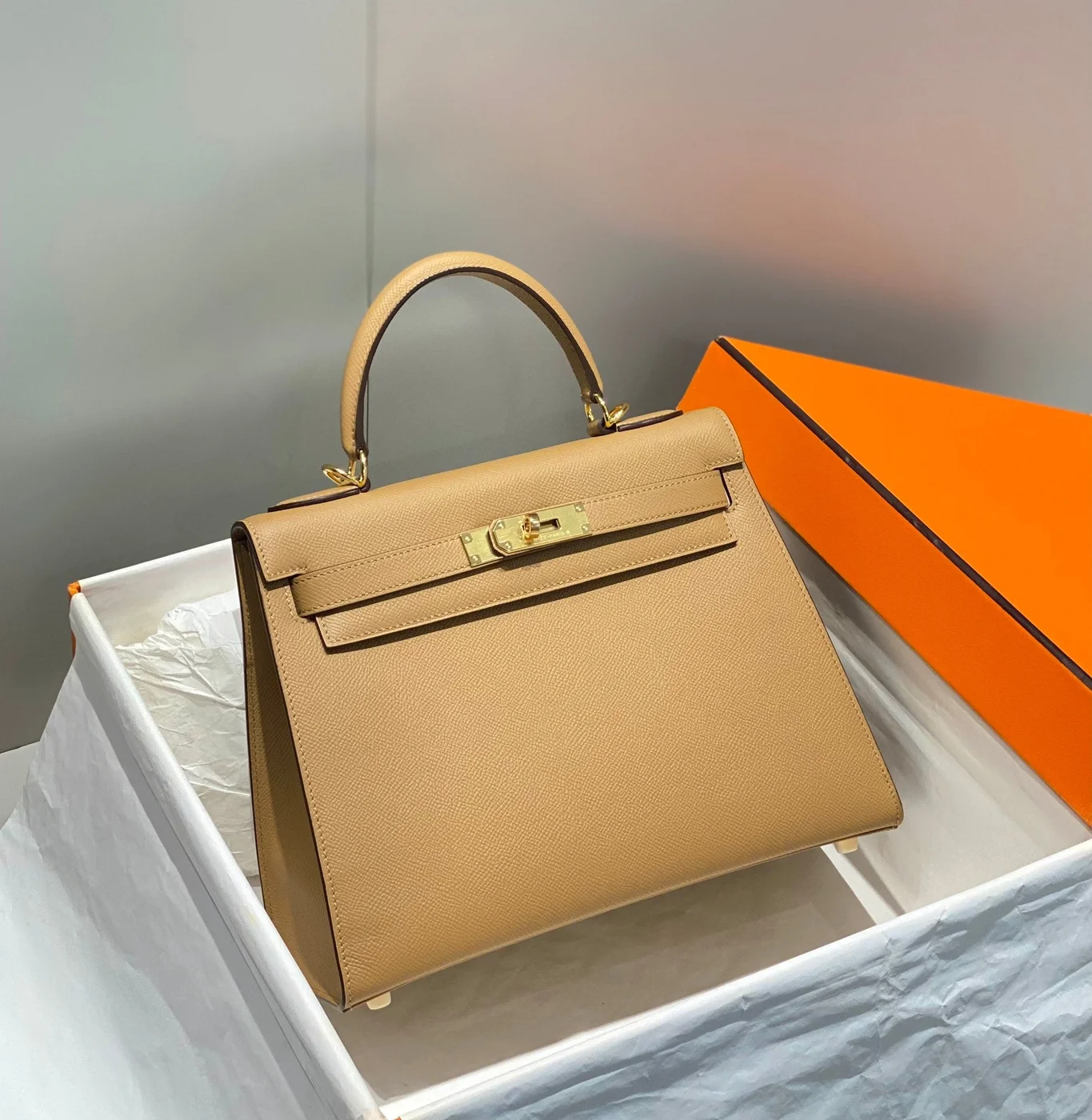 Hermès 28 cm In Chai Epsom Gold Hardware Bag product view 6