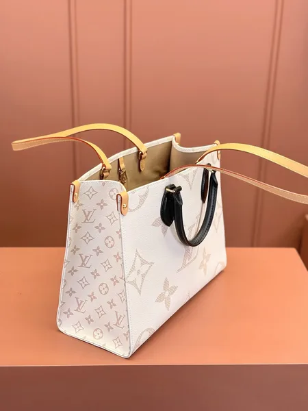 Louis Vuitton Monogram Dune Giant OnTheGo MM tote bag product view 2