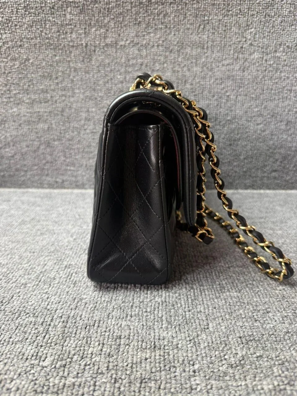 Chanel Classic Flap bag Lambskin Black Gold Hardware product view 4