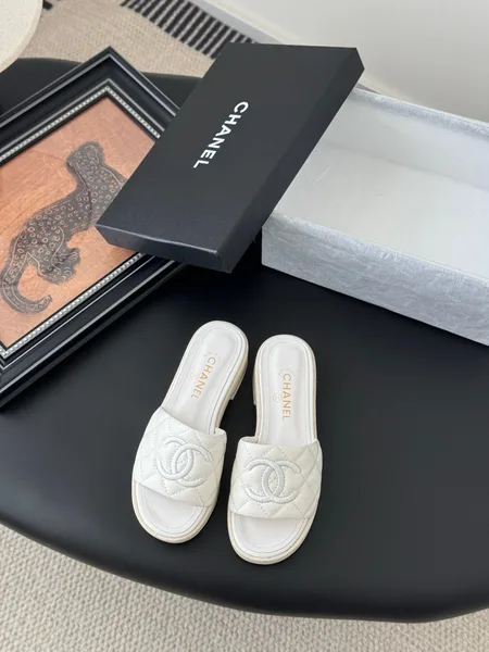 Chanel Women White Quilted Leather Slides product view 1