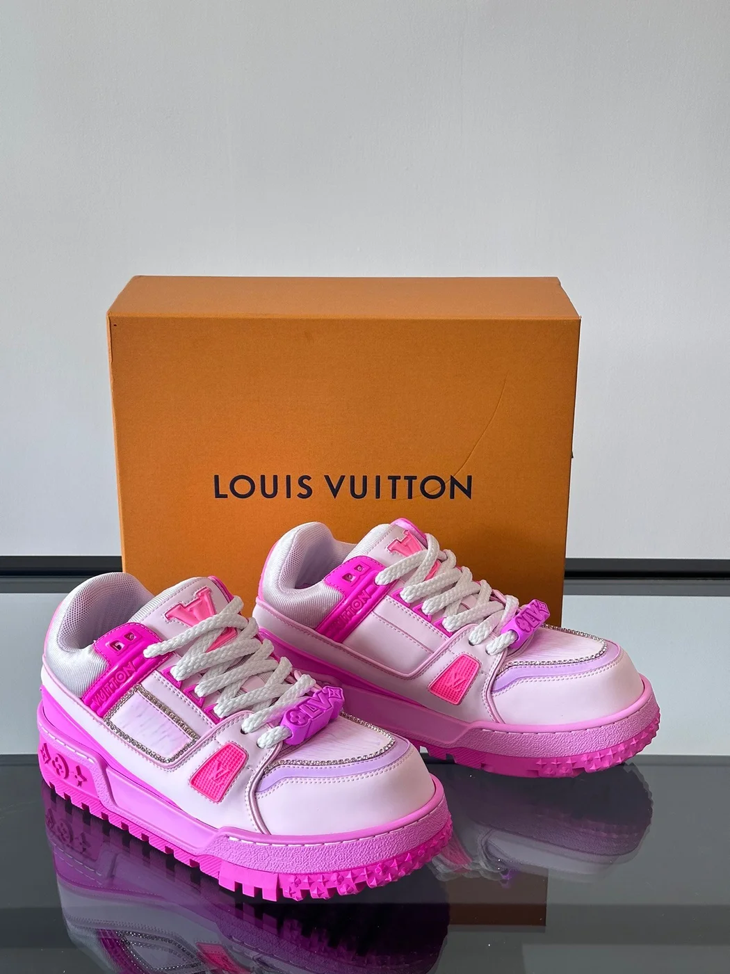 Louis Vuitton Men Pink Leather And Mesh Sneakers product view 5