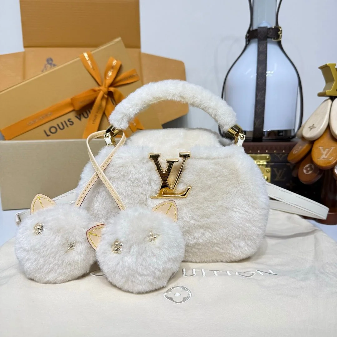 Louis Vuitton Capusnow Capucines handbag product view 1