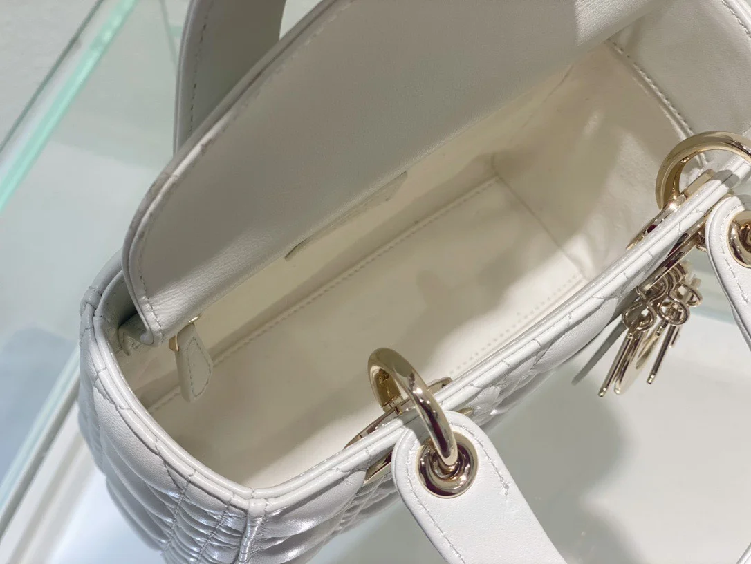 Dior Lady Abc High-end Women’s Handbag White Soft Leather 20 cm product view 3