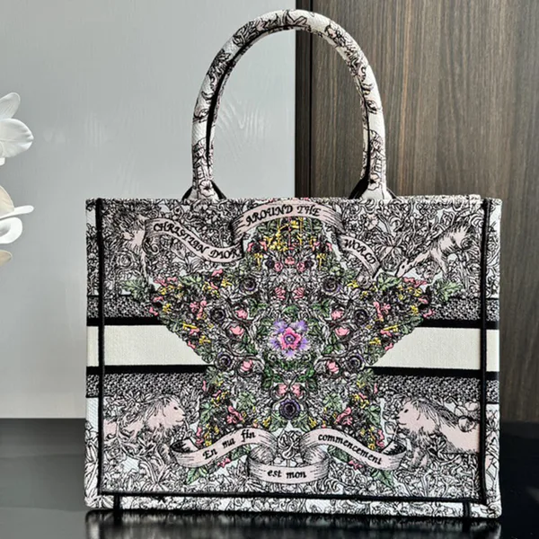 Dior Medium Dior Book Tote product view 3